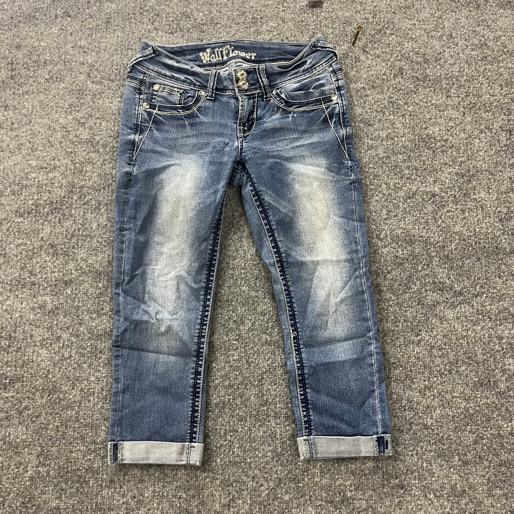 WallFlower Capri Jeans Womens Size 3 Blue Rhinestone Slim Denim Cropped Pants